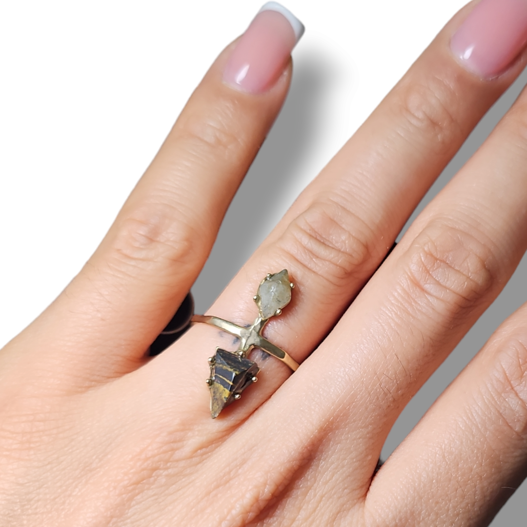 LOB anillo piedras pirámide