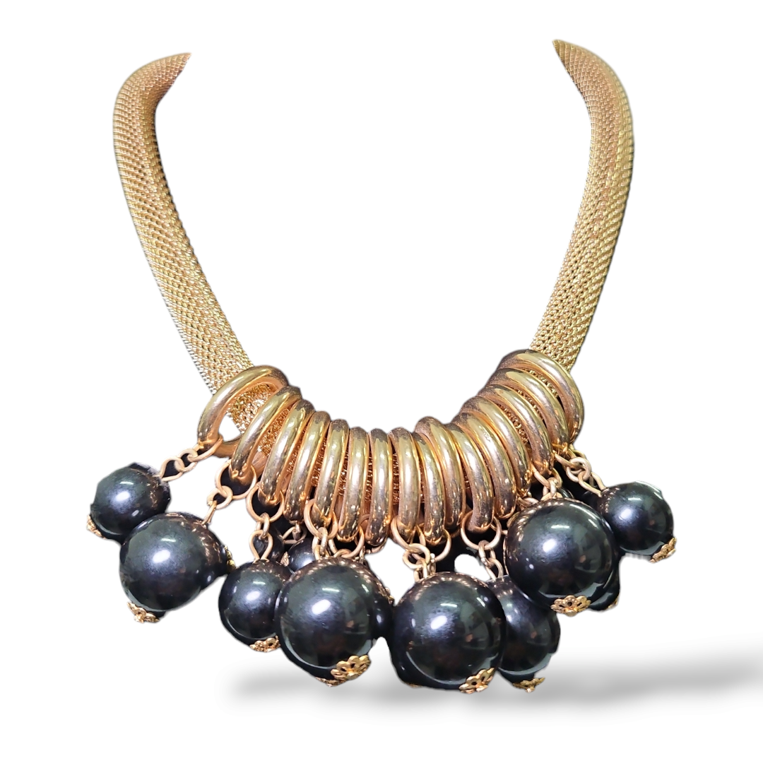 Collar malla bolas negras colgantes