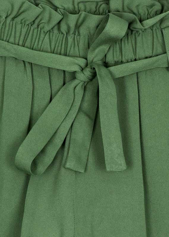 Short verde con cinturón para niña Losan