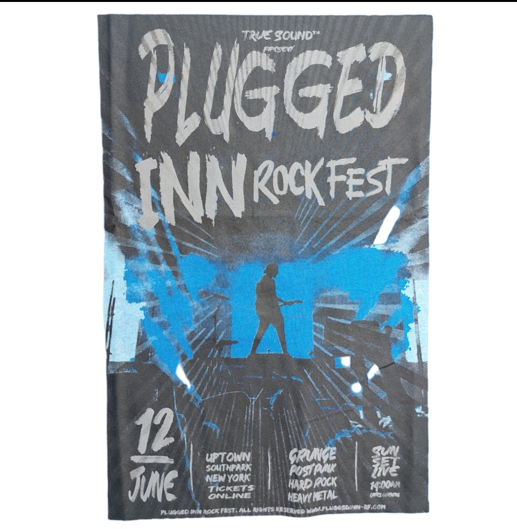 Playera azul con texto estampado "PLUGGED INN ROCKFEST" para niño LOSAN