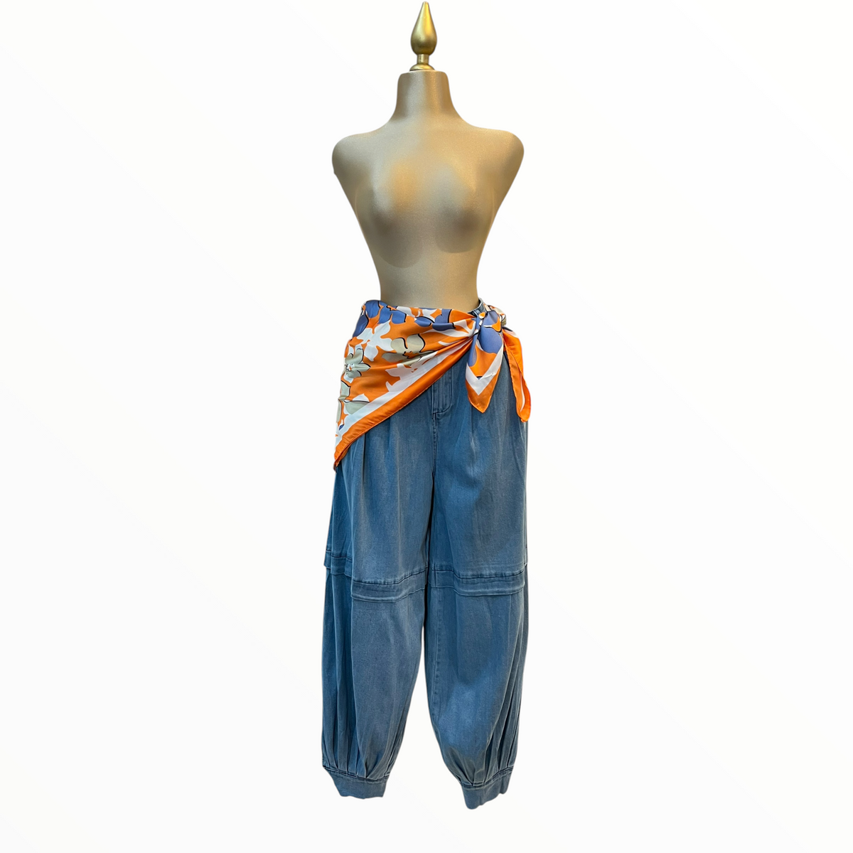Pantalón De Mezclilla Con Pashmina Floral LC