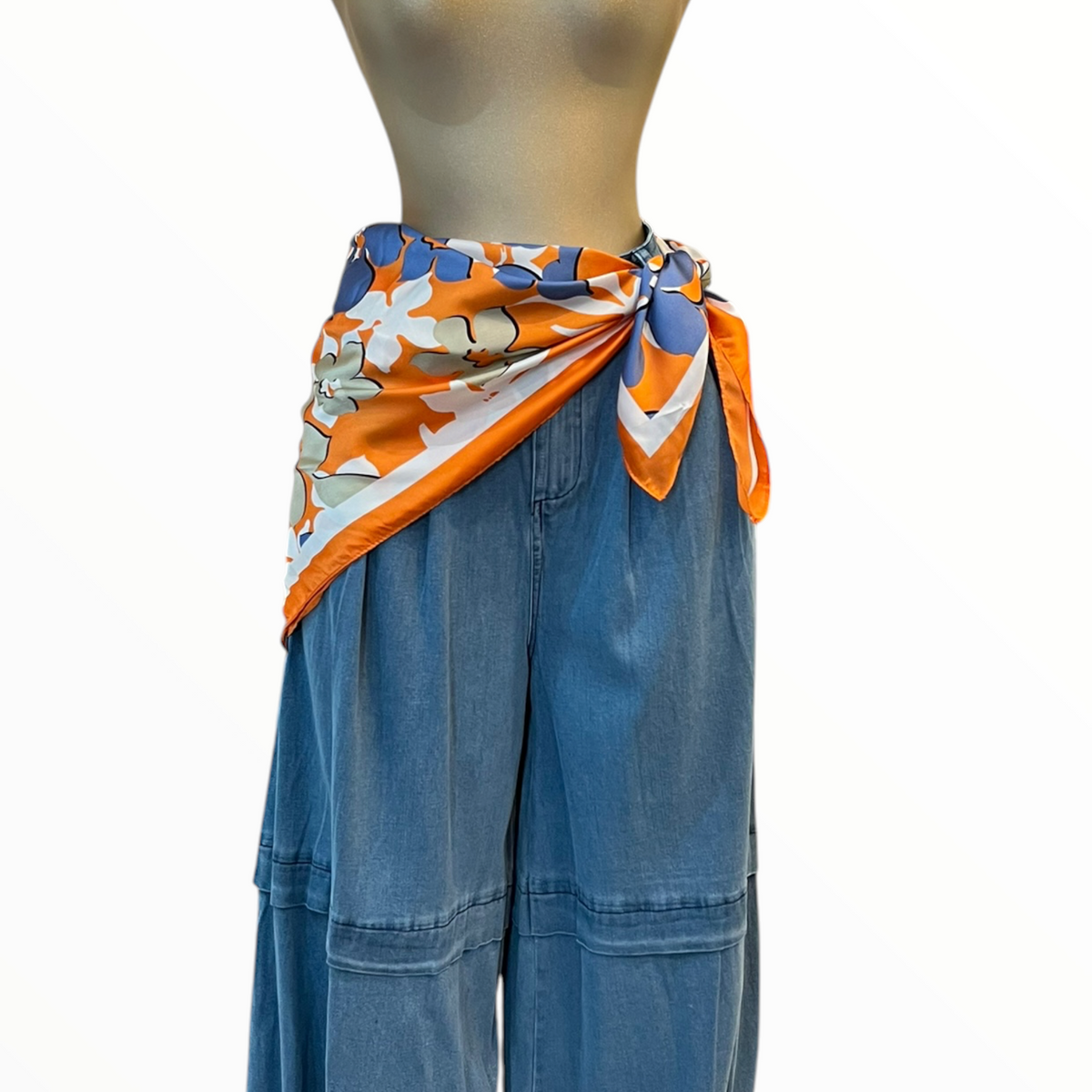Pantalón De Mezclilla Con Pashmina Floral LC