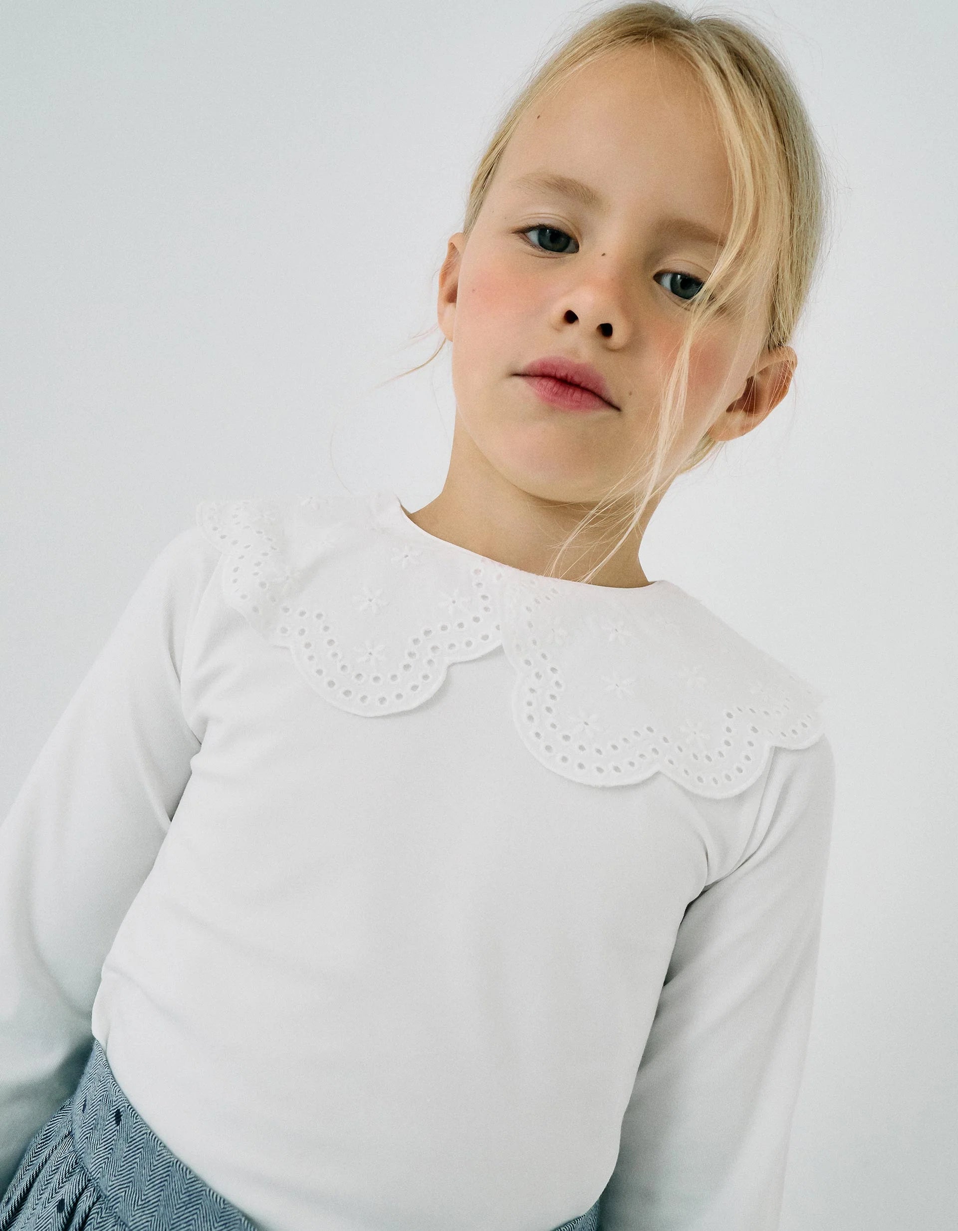 Playera de Manga Larga con Cuello de Bordado Inglés para Niña, Blanco ZIPPY