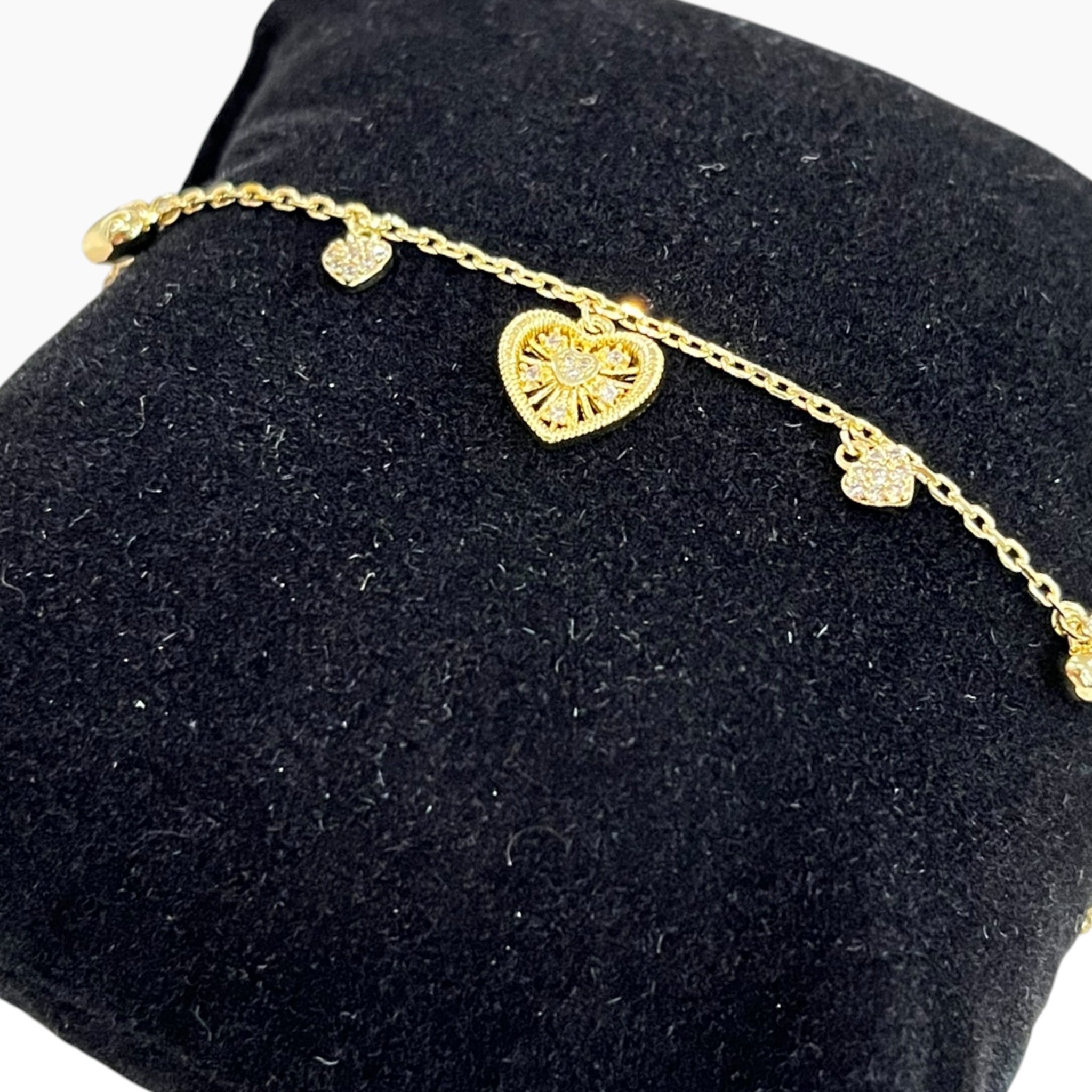 Pulsera Dorada Con Dijes Colgantes De Corazón Laminado con Zirconias
