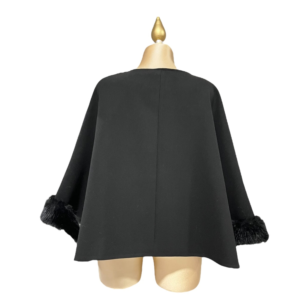 Capa Negro Con Broche Para Dama MUSSI