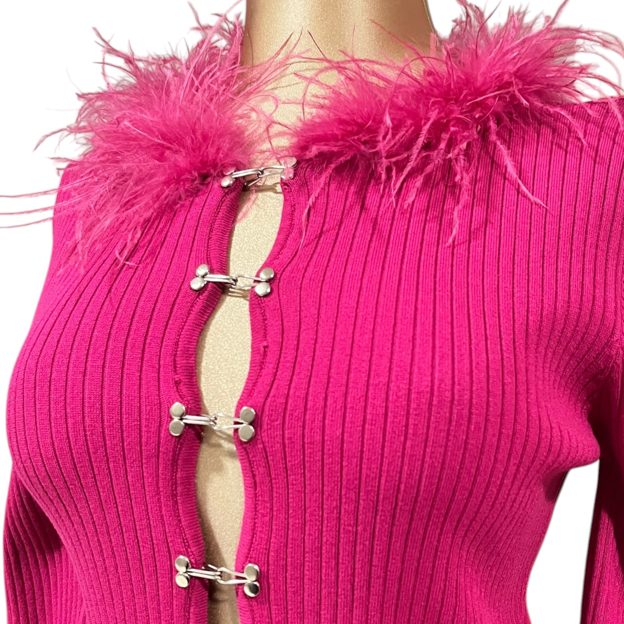 Blusa con plumas Abierta Fucsia LC