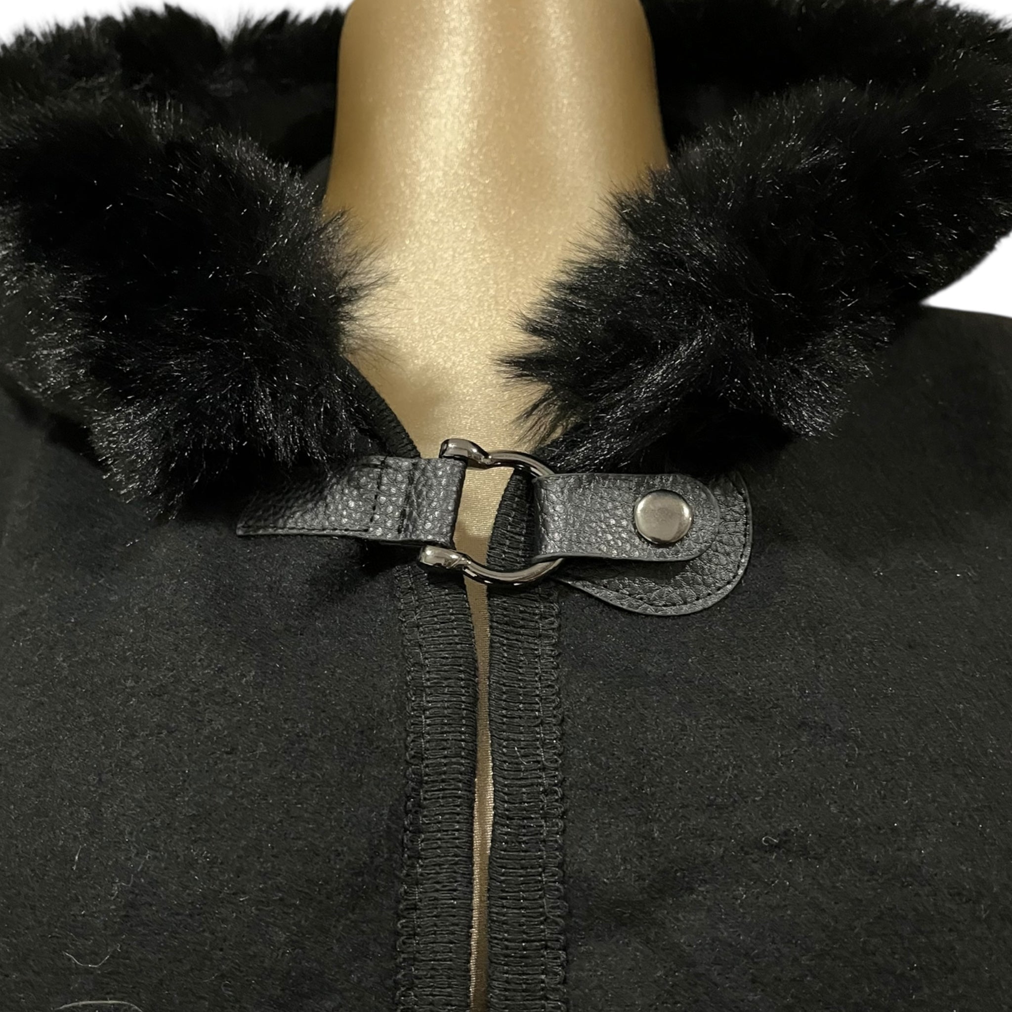 Capa Negro Con Gorro Para Dama MUSSI