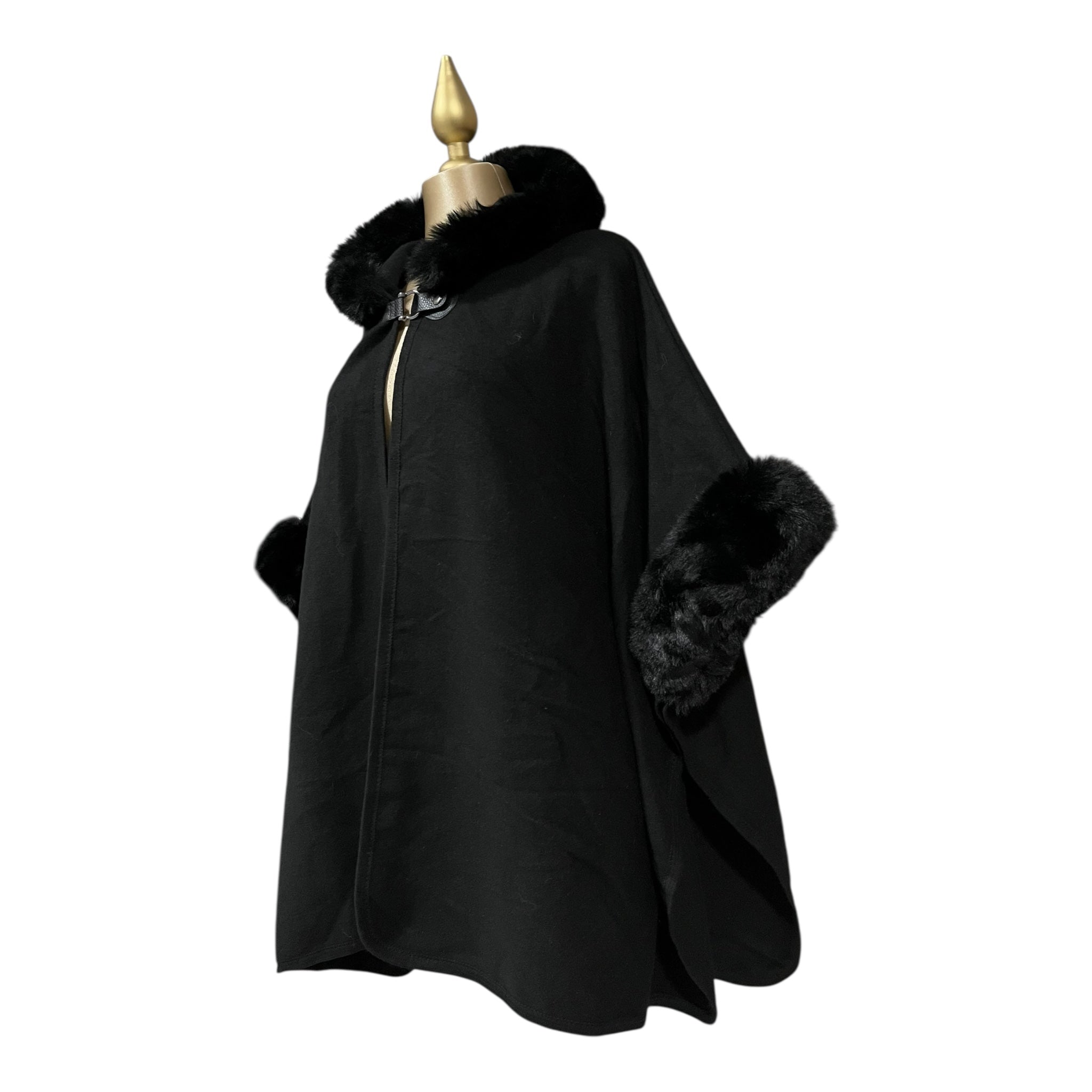 Capa Negro Con Gorro Para Dama MUSSI