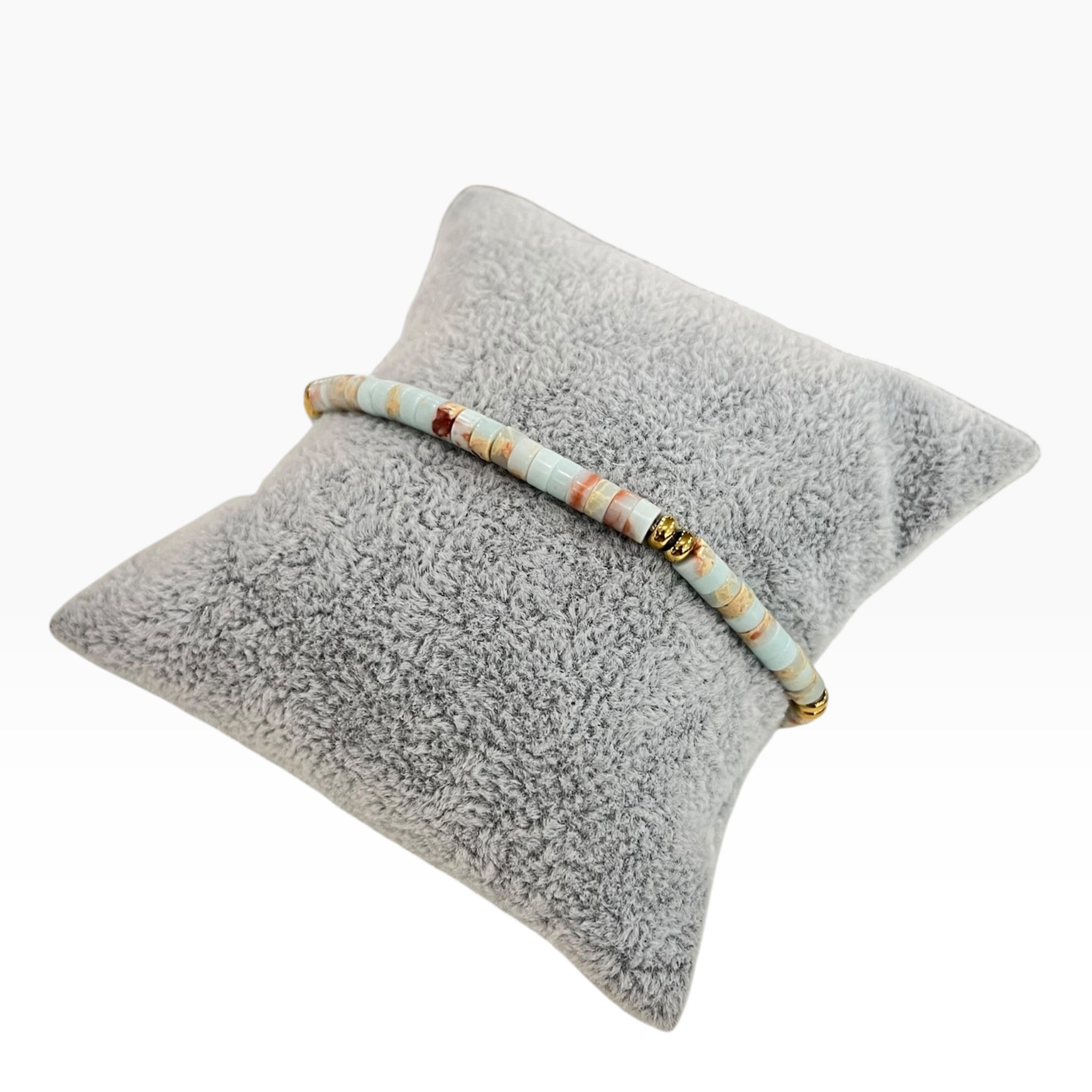 Pulsera En Tonos Menta Con Acentos Dorados