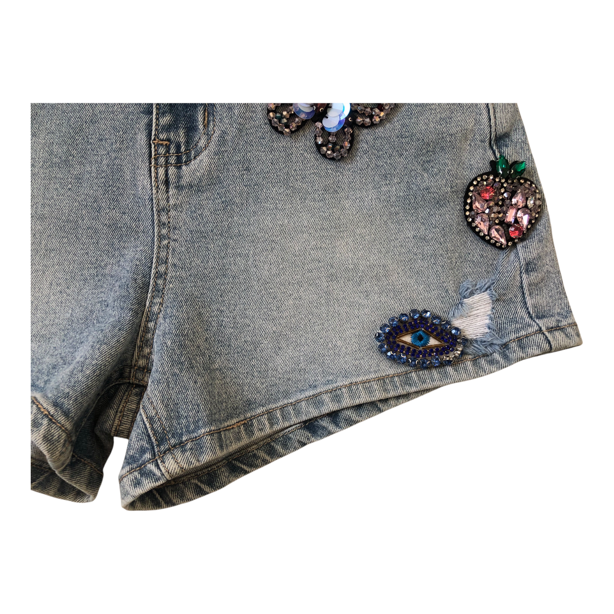 Short Rasgado Con Figuras Pedrería LC