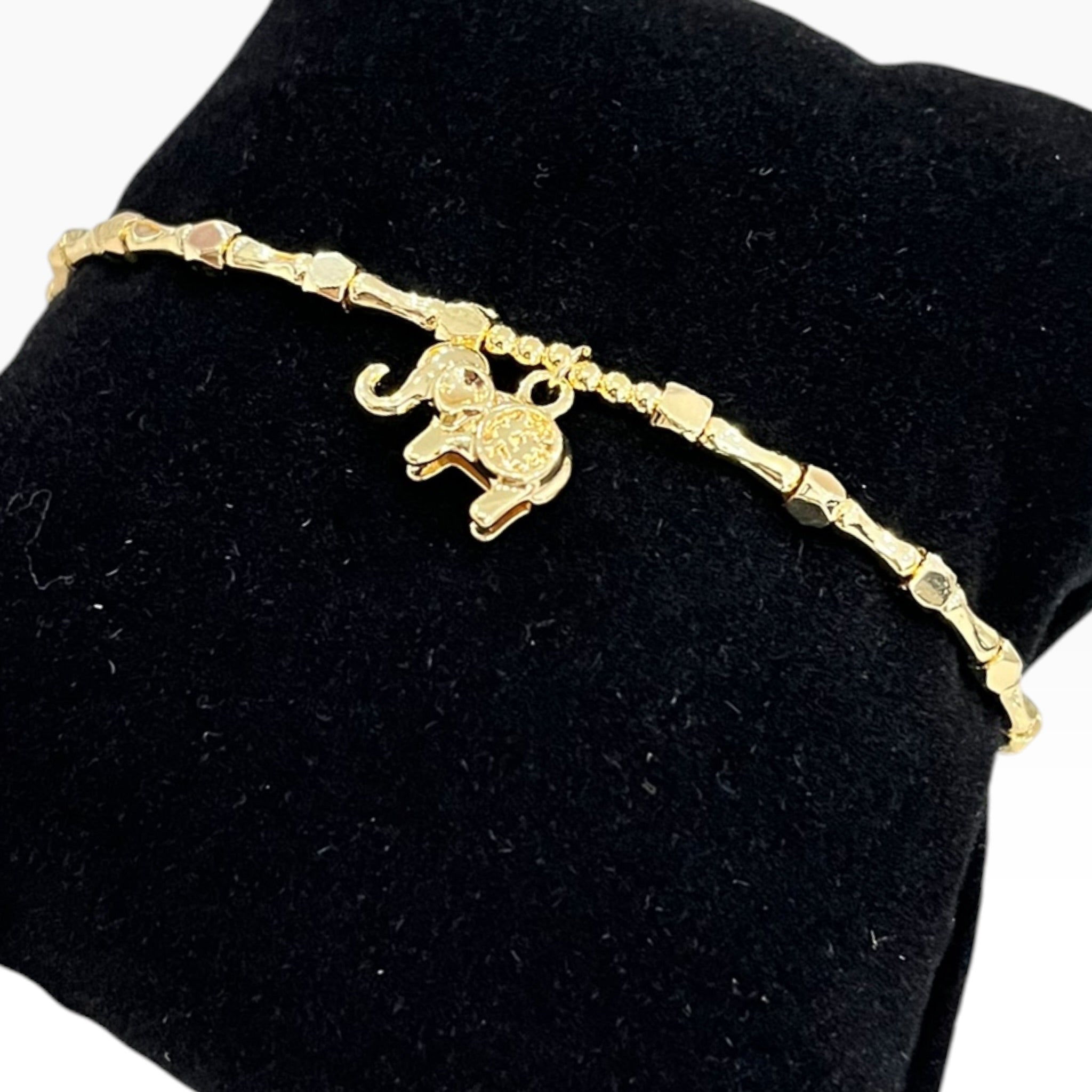 Pulsera En Oro Laminado Con Dije De Elefante De La Suerte Y Eslabones Tipo Bambú