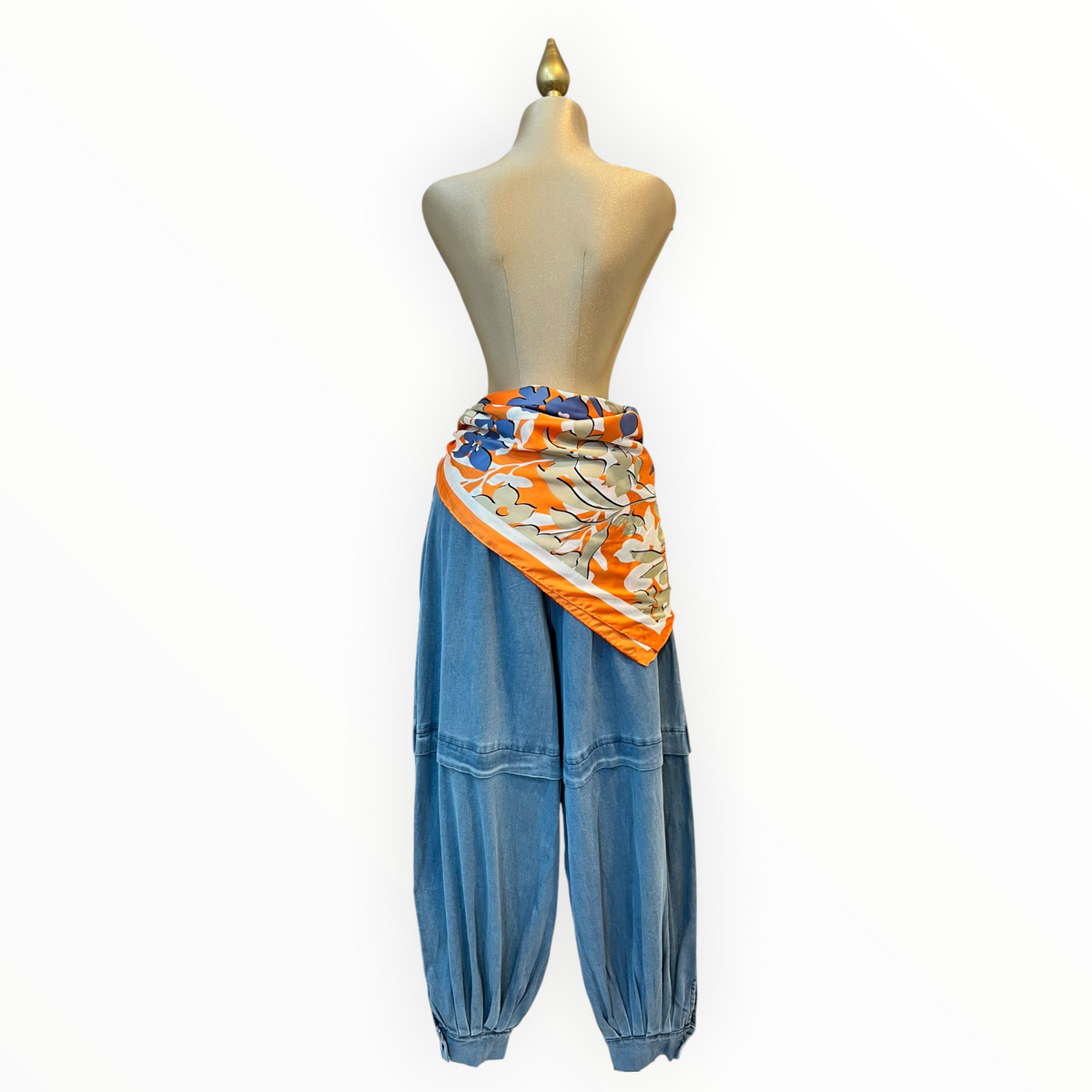 Pantalón De Mezclilla Con Pashmina Floral LC