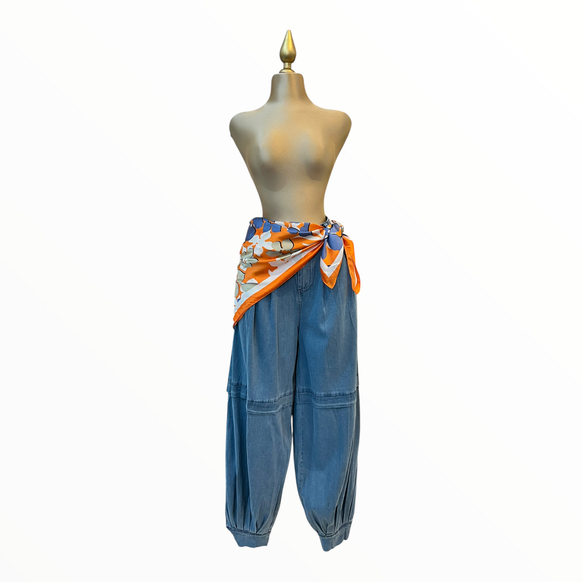 Pantalón De Mezclilla Con Pashmina Floral LC