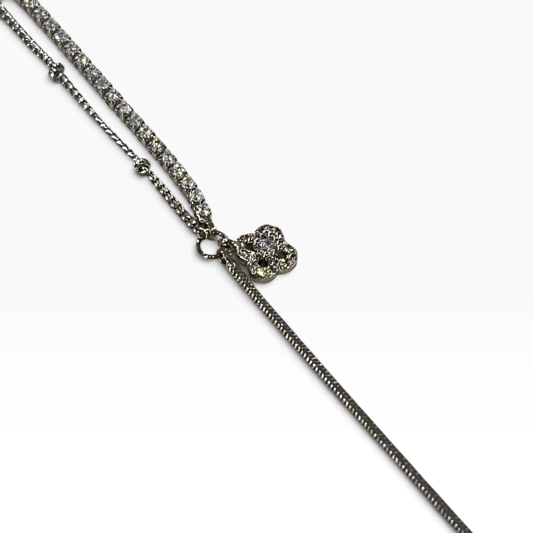 Pulsera Doble Cadena Rodio Con Dije De Trébol y Pequeñas Zirconias