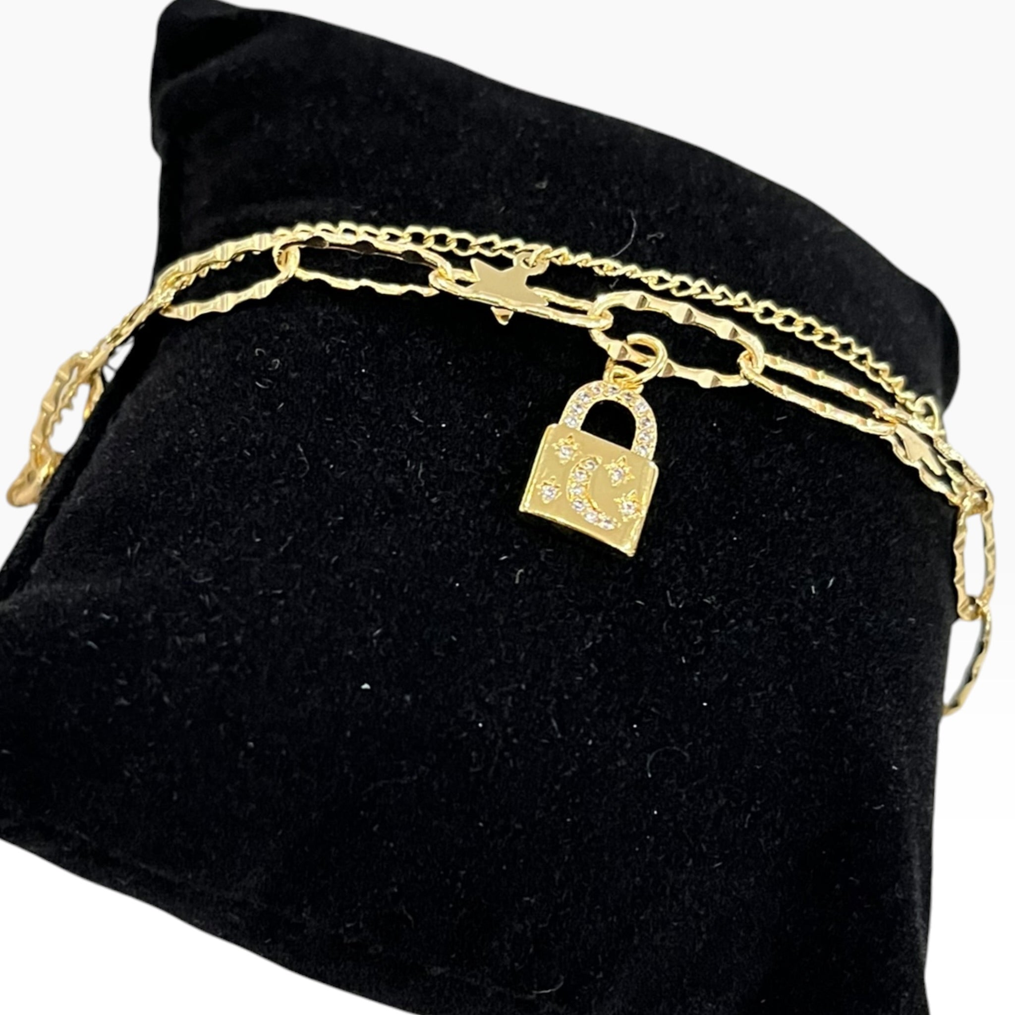 Pulsera Dorada Con Dije Candado y Pequeñas Zirconias