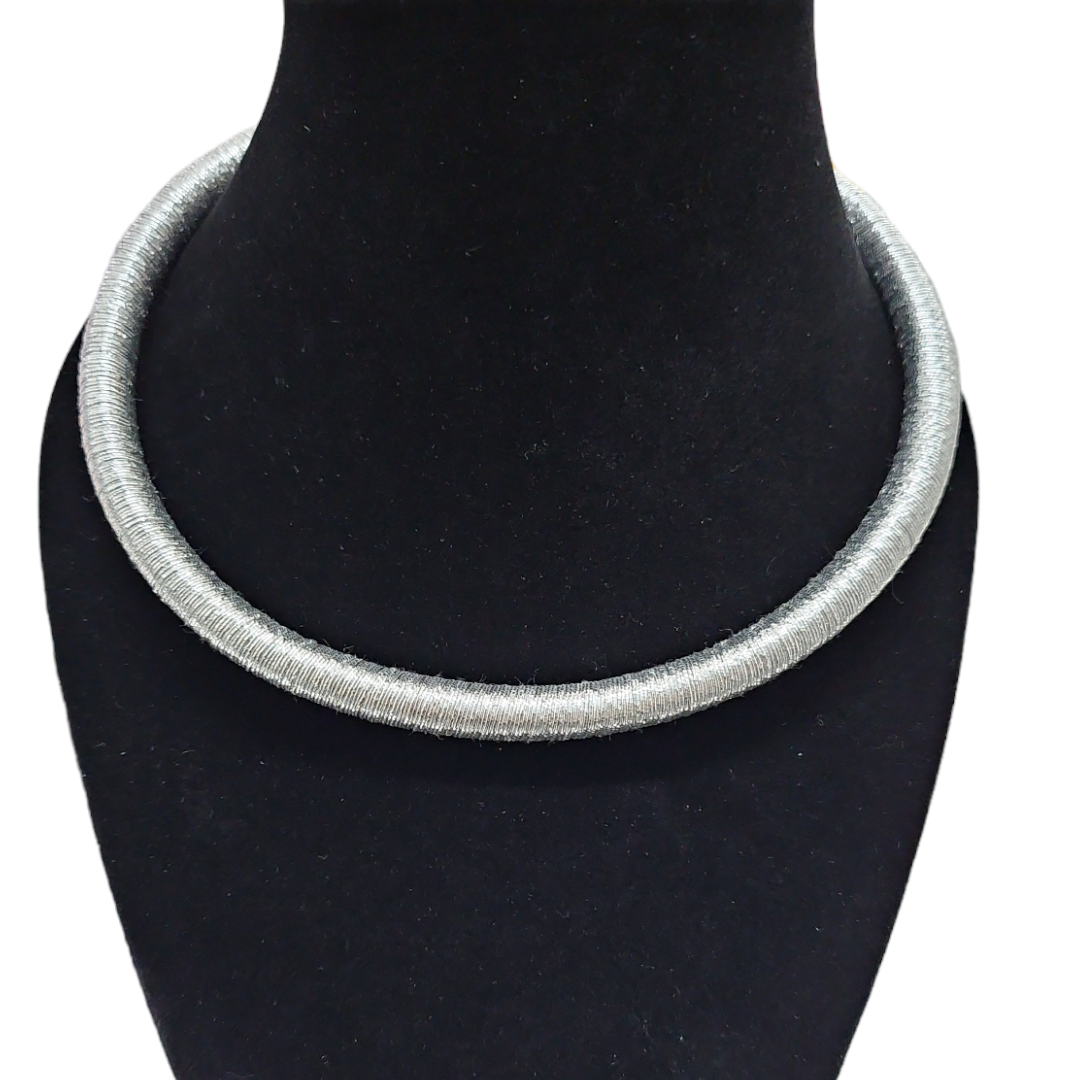 LOB collar plata gusano