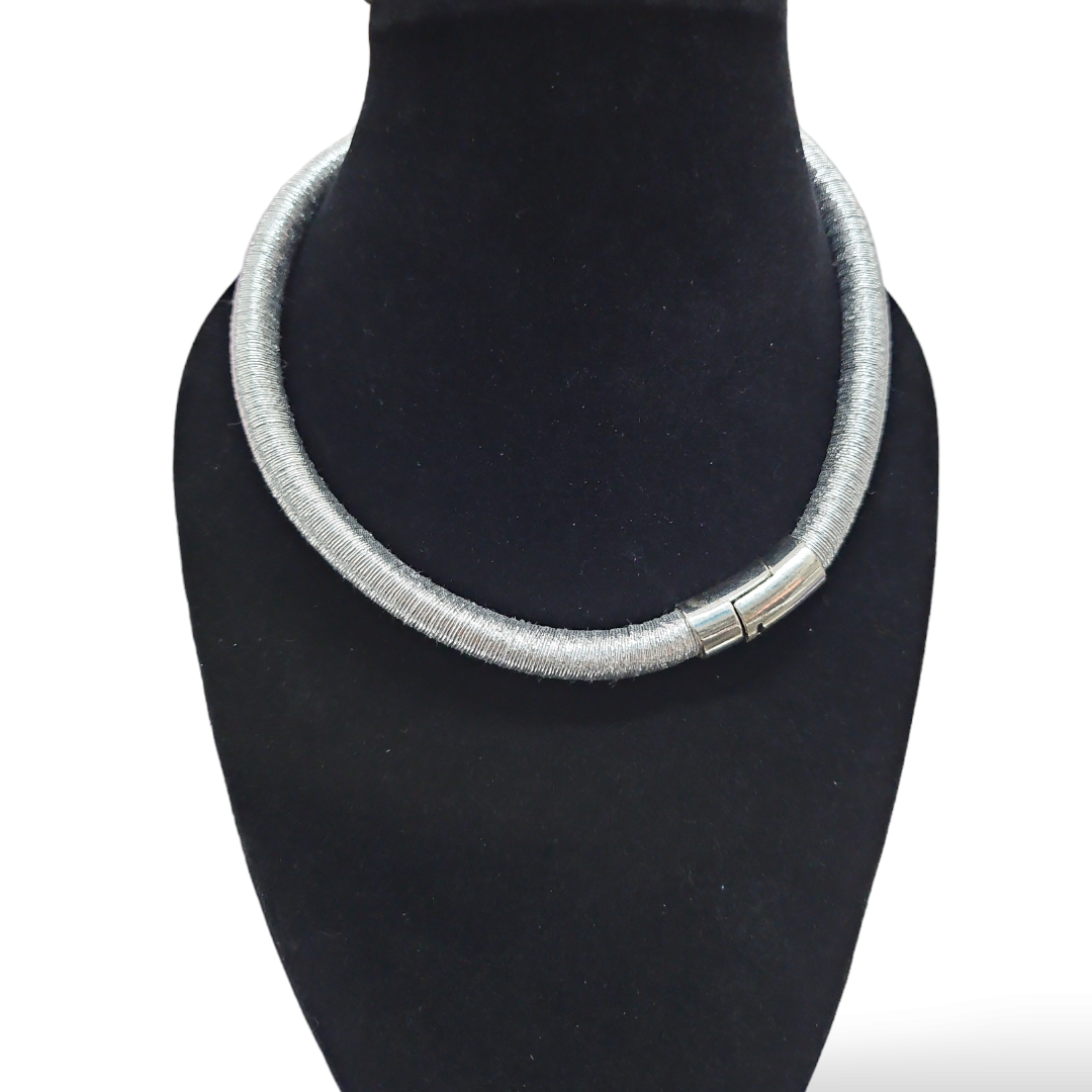 LOB collar plata gusano