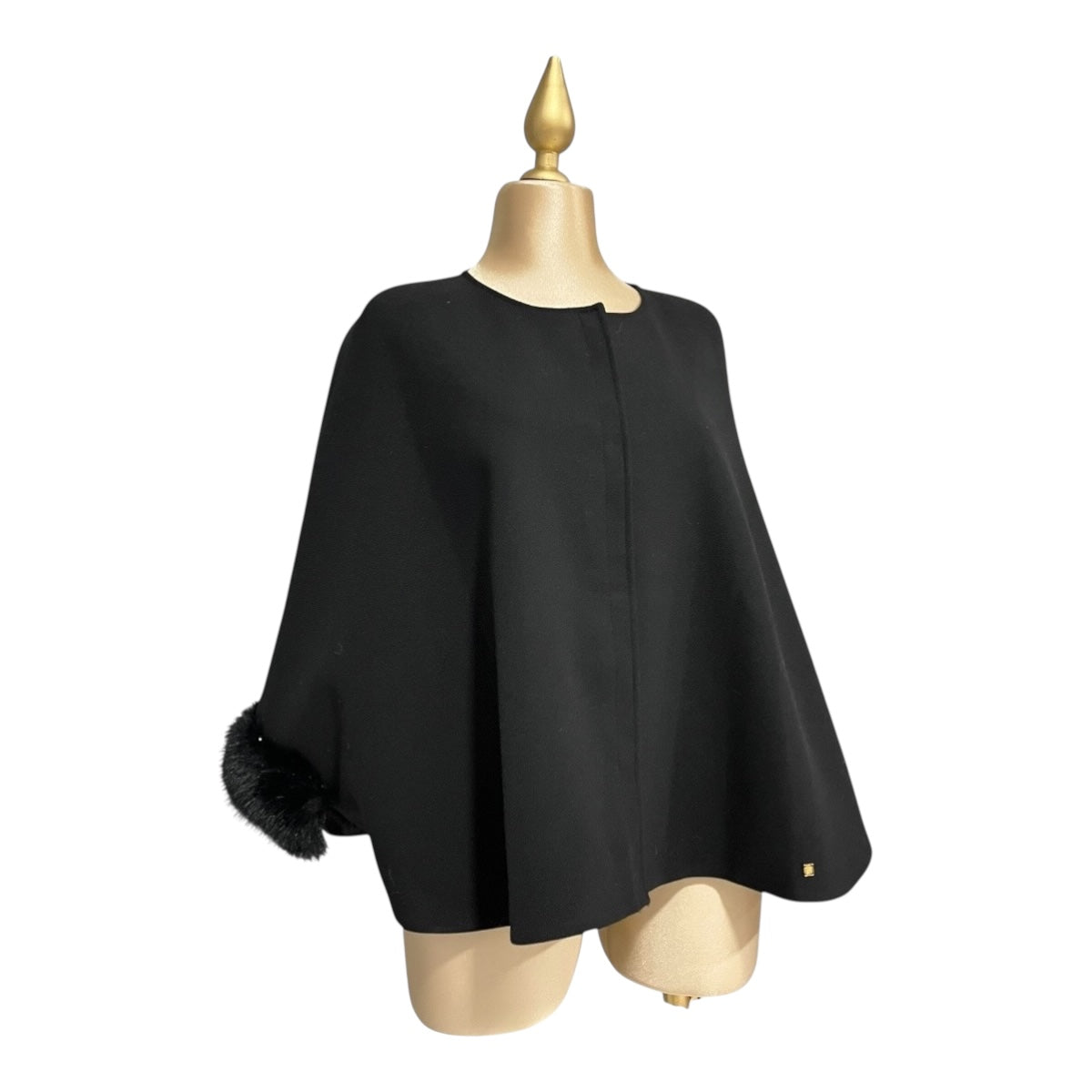 Capa Negro Con Broche Para Dama MUSSI