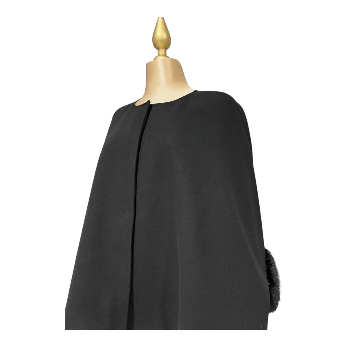 Capa Negro Con Broche Para Dama MUSSI