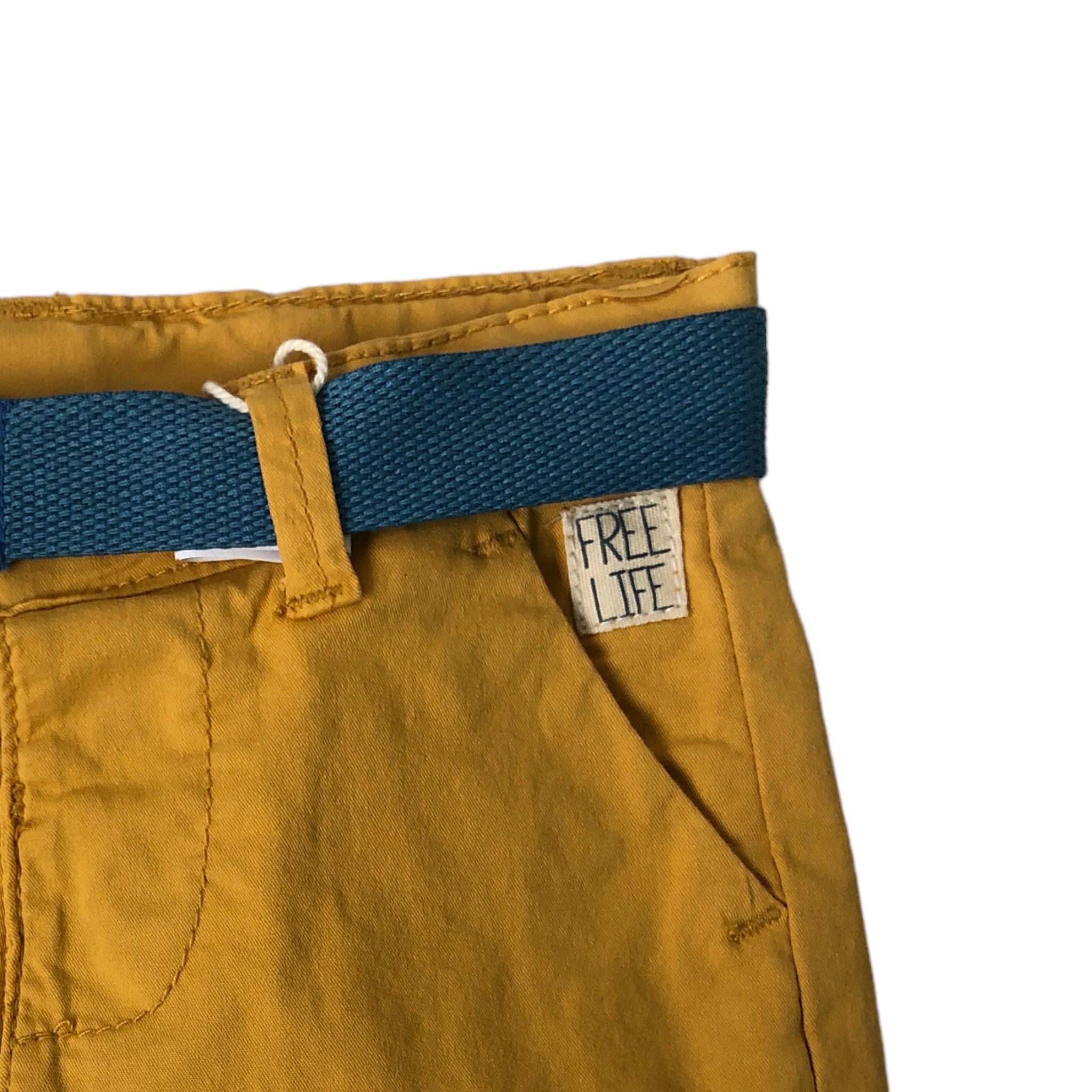 Short amarillo con cinturon azul "FREE LIFE" para bebé niño Losan