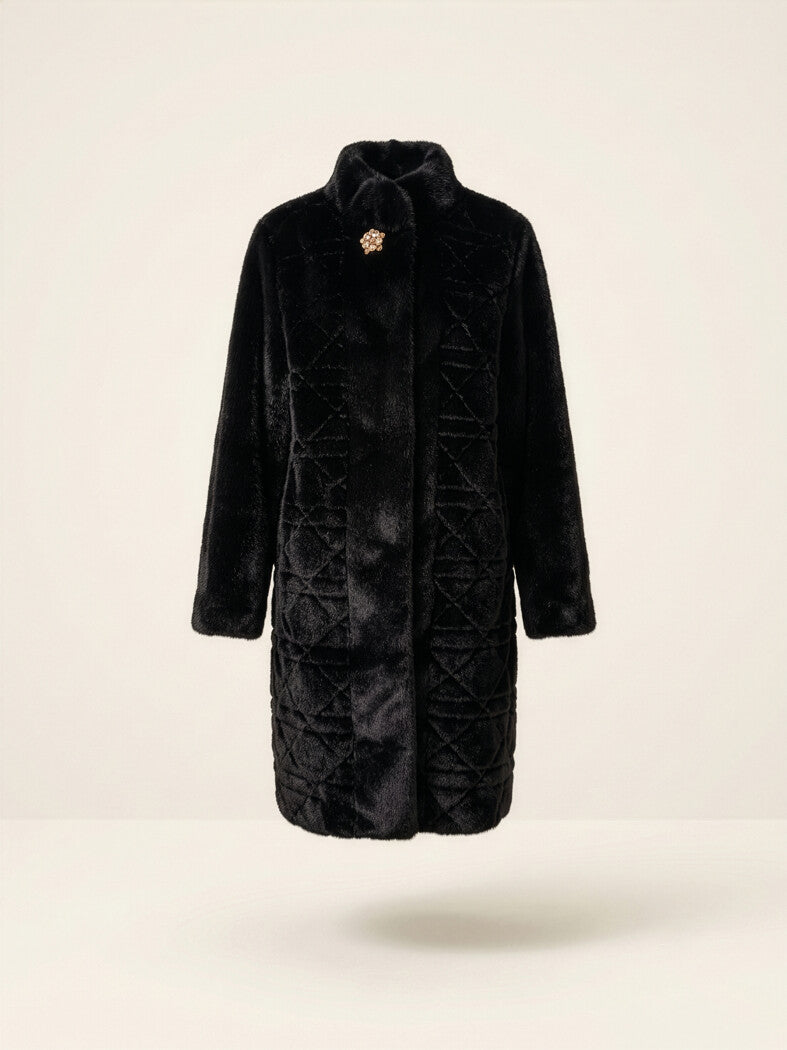 Abrigo Negro Con Broche MUSSI