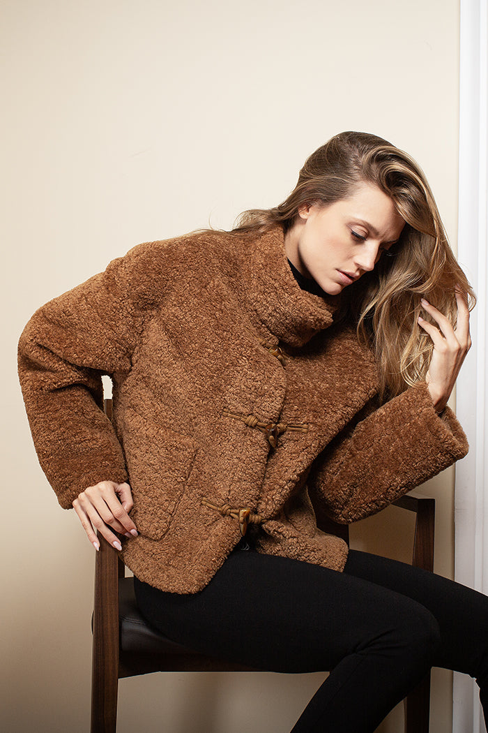 Abrigo Camello Con Bolsa Para Dama Mussi