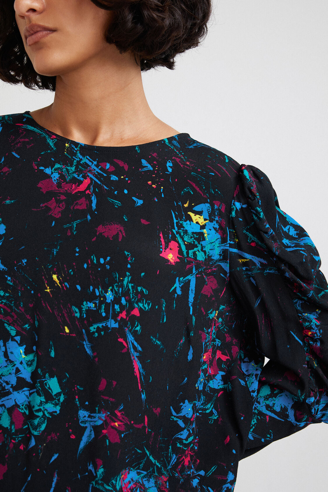 Blusa mangas abullonadas DESIGUAL